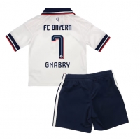 Bayern Munich Serge Gnabry #7 Bortatröja Barn 2026-27 Kortärmad (+ Korta byxor)